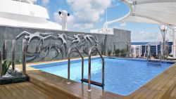 MSC Divina - Yacht Club Pool
