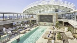 EXPLORA I - Pool bei Tag