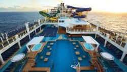 Norwegian Escape - Pooldeck