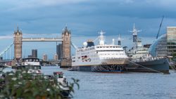 MS Hamburg - auf der Themse