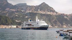 MS Hamburg - vor Taormina